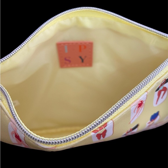 7.5" x 5" Ipsy cosmetic bag with zipper * inclusive - Picture 6 of 7
